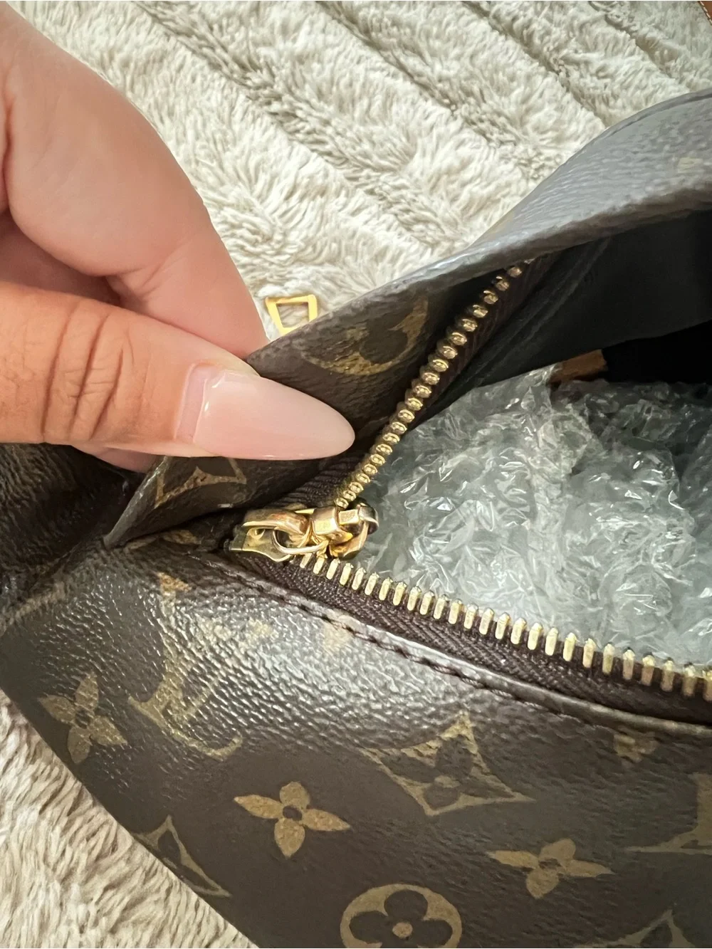 Louis Vuitton Monogram Canvas Crossbody Bag in Brown with Tan Trim - Picture 3 of 12